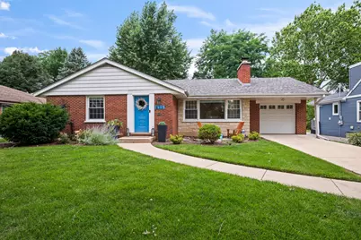632 N Hickory Avenue, Arlington Heights, IL 60004 - Photo 1