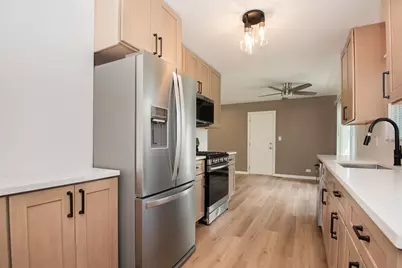1021 Lonsdale Road, Elk Grove Village, IL 60007 - Photo 9