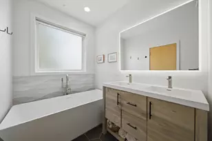 860 N Elston Ave, Chicago, IL 60642 - Photo 15