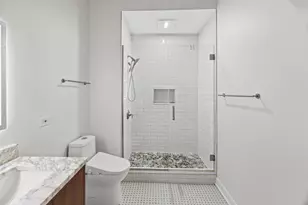 1801 W Larchmont Ave, Chicago, IL 60613 - Photo 17