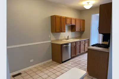 930 Mesa Drive, Lake in the Hills, IL 60156 - Photo 5