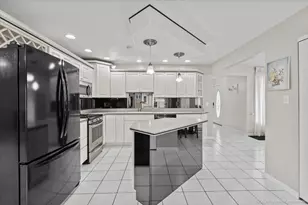 9213 S 83rd Ct, Hickory Hills, IL 60457 - Photo 9