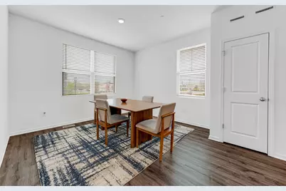 2101 Yellowstone Boulevard, Mundelein, IL 60060 - Photo 5