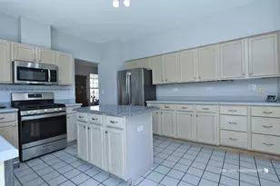 268 Pembrook Ln, Mundelein, IL 60060 - Photo 7