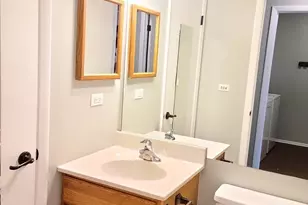 221 Hawthorne Ct, Schaumburg, IL 60193 - Photo 5