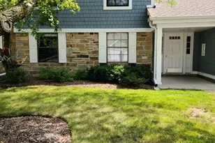 221 Hawthorne Ct, Schaumburg, IL 60193 - Photo 1