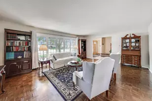 206 W Hintz Rd, Arlington Heights, IL 60004 - Photo 3