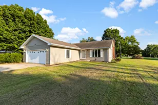 1971 Fleming St, Watseka, IL 60970 - Photo 3