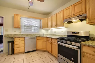 101 W Maple Avenue, Roselle, IL 60172 - Photo 5