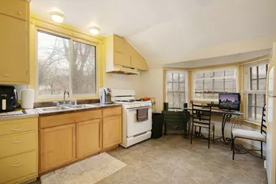 101 W Maple Avenue, Roselle, IL 60172 - Photo 15