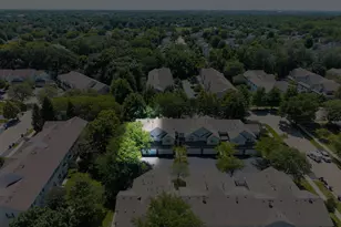 311 Abington Woods Dr, Aurora, IL 60502 - Photo 3