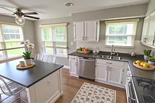 935 Ridgewood Dr, Cary, IL 60013 - Photo 9
