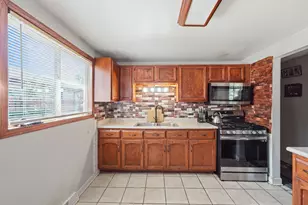 3215 Emery Ln, Robbins, IL 60472 - Photo 7