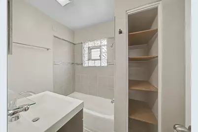 8220 S Houston Avenue, Chicago, IL 60617 - Photo 13