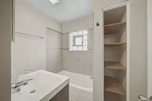 8220 S Houston Ave, Chicago, IL 60617 - Photo 13