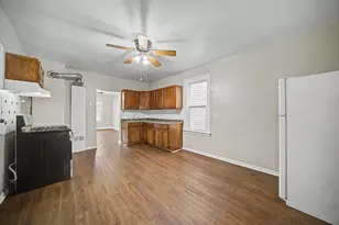8220 S Houston Ave, Chicago, IL 60617 - Photo 5