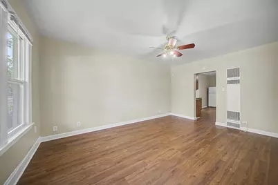 8220 S Houston Avenue, Chicago, IL 60617 - Photo 3