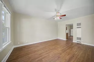 8220 S Houston Ave, Chicago, IL 60617 - Photo 3