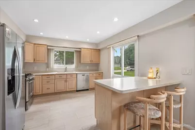 852 Woodmar Drive, Crystal Lake, IL 60014 - Photo 7