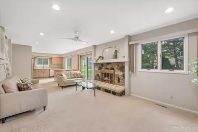 852 Woodmar Drive, Crystal Lake, IL 60014 - Photo 11