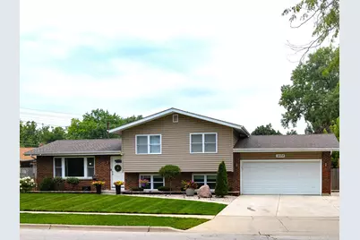 1484 Royal Boulevard, Elgin, IL 60123 - Photo 1