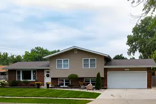 1484 Royal Blvd, Elgin, IL 60123 - Photo 1