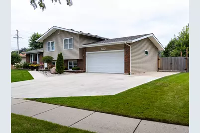 1484 Royal Boulevard, Elgin, IL 60123 - Photo 3