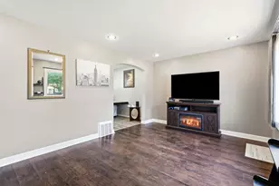 9631 S Jeffery Ave, Chicago, IL 60617 - Photo 3