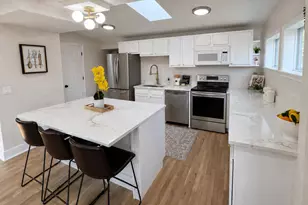 7826 W 98th Pl, Hickory Hills, IL 60457 - Photo 5