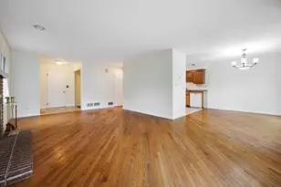1153 S Linneman Rd, Mount Prospect, IL 60056 - Photo 9