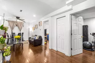 3335 W Byron St, Chicago, IL 60618 - Photo 5