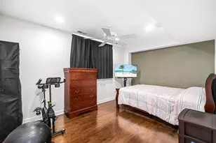 3335 W Byron St, Chicago, IL 60618 - Photo 13