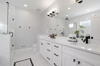 1635 N Central Park Avenue, Chicago, IL 60647 - Photo 17