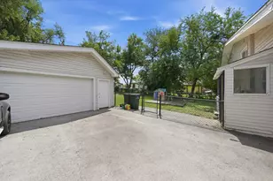 403 Rutledge St, Park Forest, IL 60466 - Photo 3