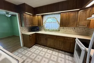536 Dwight St, Kewanee, IL 61443 - Photo 5