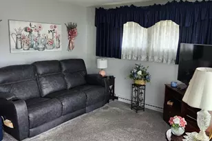 1910 Oakland Ave, Crest Hill, IL 60403 - Photo 7