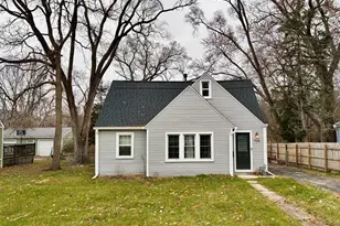 724 Mohawk Dr, Round Lake Heights, IL 60073 - Photo 1