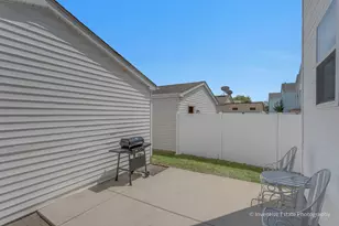 2028 Grayhawk Dr, Aurora, IL 60503 - Photo 23