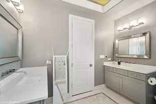 441 E Oakwood Blvd, Chicago, IL 60653 - Photo 13