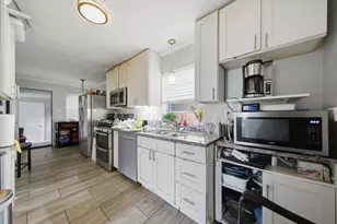 2935 W Howard St, Chicago, IL 60645 - Photo 5