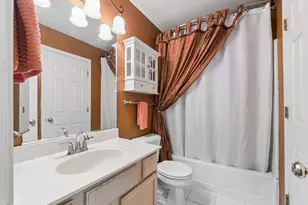 257 W Whispering Oaks Ln, Round Lake, IL 60073 - Photo 17