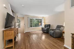257 W Whispering Oaks Ln, Round Lake, IL 60073 - Photo 5