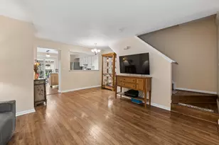 257 W Whispering Oaks Ln, Round Lake, IL 60073 - Photo 3