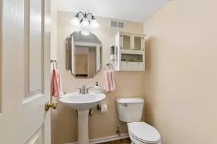 257 W Whispering Oaks Ln, Round Lake, IL 60073 - Photo 9