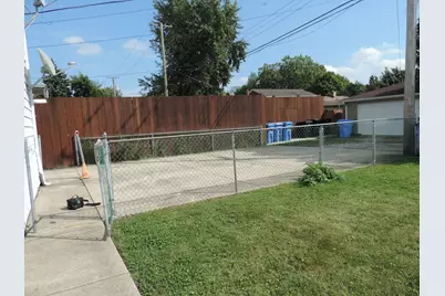 6329 W Touhy Avenue, Chicago, IL 60646 - Photo 13