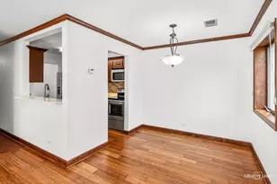 907 Curtiss St, Downers Grove, IL 60515 - Photo 5