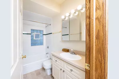 3240 N Racine Avenue #2, Chicago, IL 60657 - Photo 13