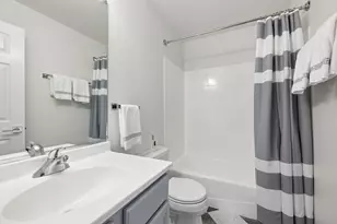 916 Enfield Dr, Northbrook, IL 60062 - Photo 11