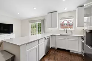 916 Enfield Dr, Northbrook, IL 60062 - Photo 7