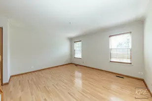 2477 Frost Dr, Aurora, IL 60503 - Photo 9